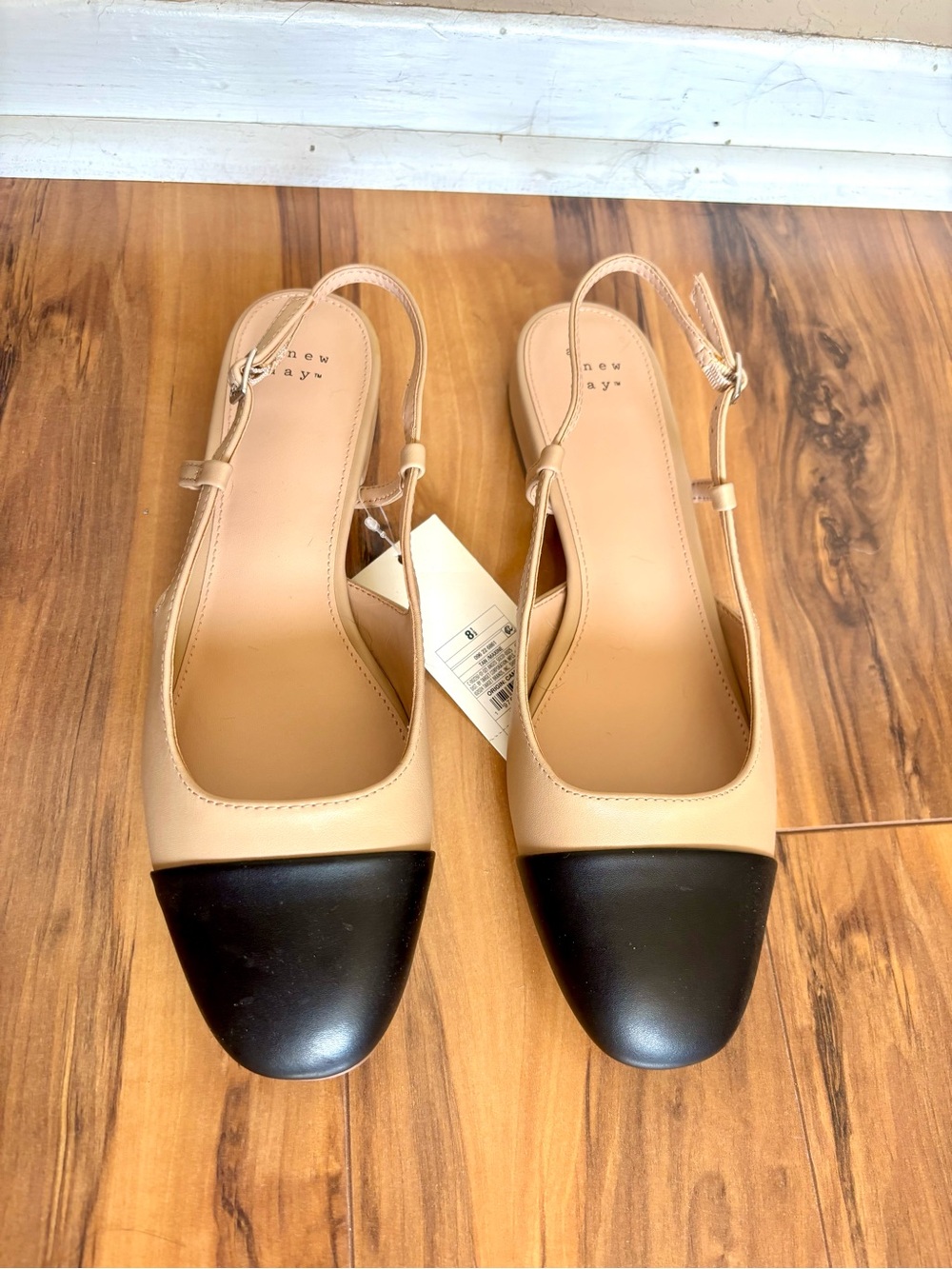 A New Day Two-Tone Beige and Black Cap-Toe Slingback Ballet Flats size 8.5